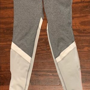 OLD NAVY Elevate Gray White Leggings Capris S